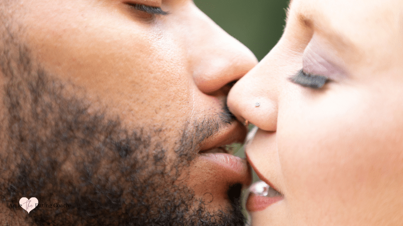 couple kissing