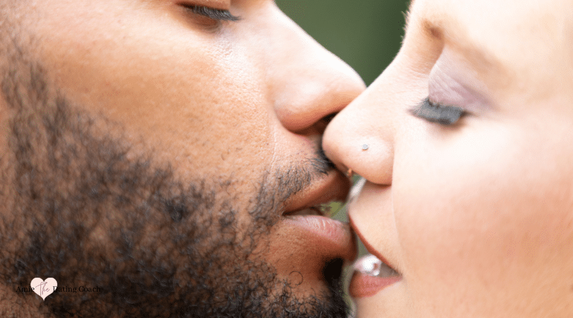 couple kissing